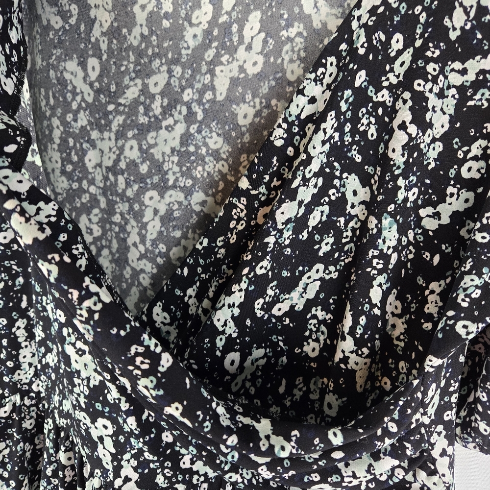 Lane Bryant Black White Blue Floral Faux Wrap Peplum Blouse Top Plus Size 14/16 - Picture 4 of 12
